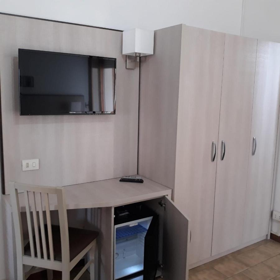 Hotel Caesar Pesaro Luaran gambar
