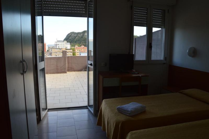 Hotel Caesar Pesaro Luaran gambar