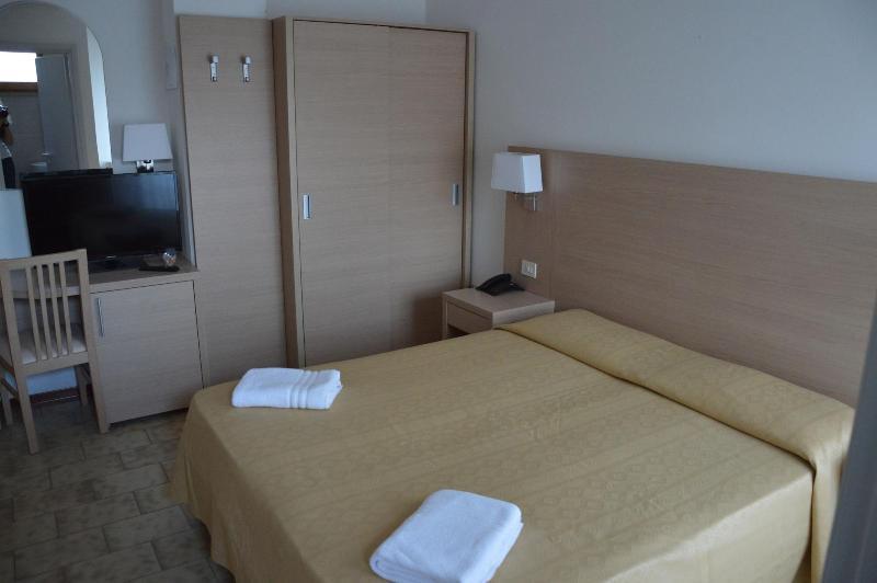 Hotel Caesar Pesaro Luaran gambar