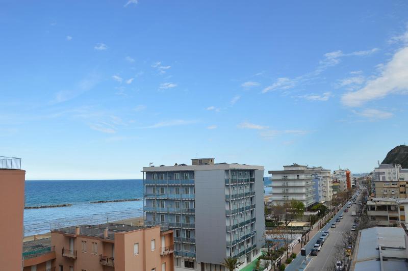Hotel Caesar Pesaro Luaran gambar