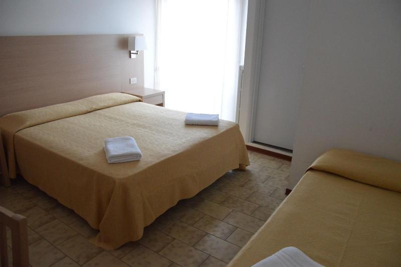 Hotel Caesar Pesaro Luaran gambar