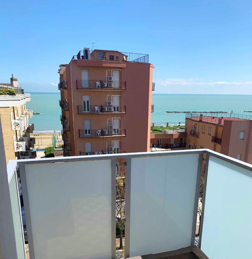 Hotel Caesar Pesaro Luaran gambar