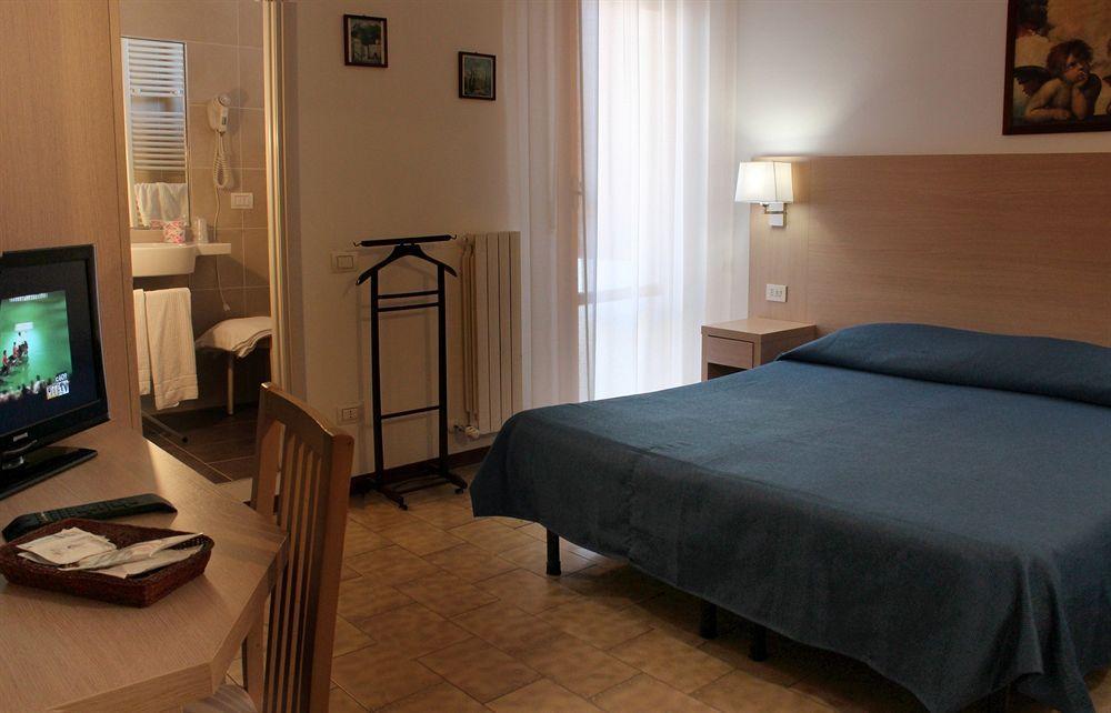 Hotel Caesar Pesaro Luaran gambar