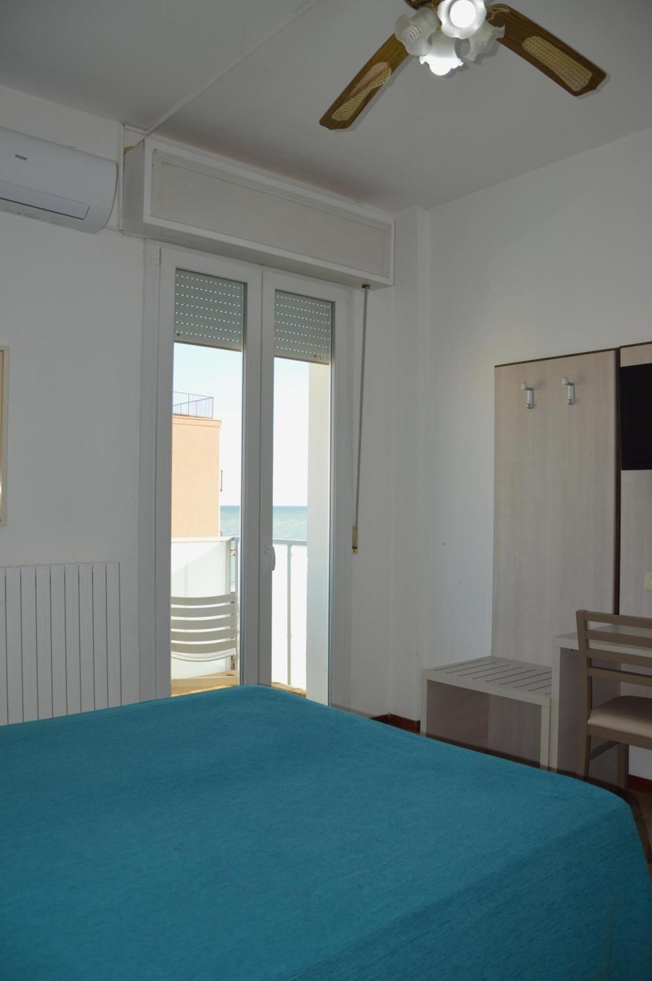 Hotel Caesar Pesaro Luaran gambar