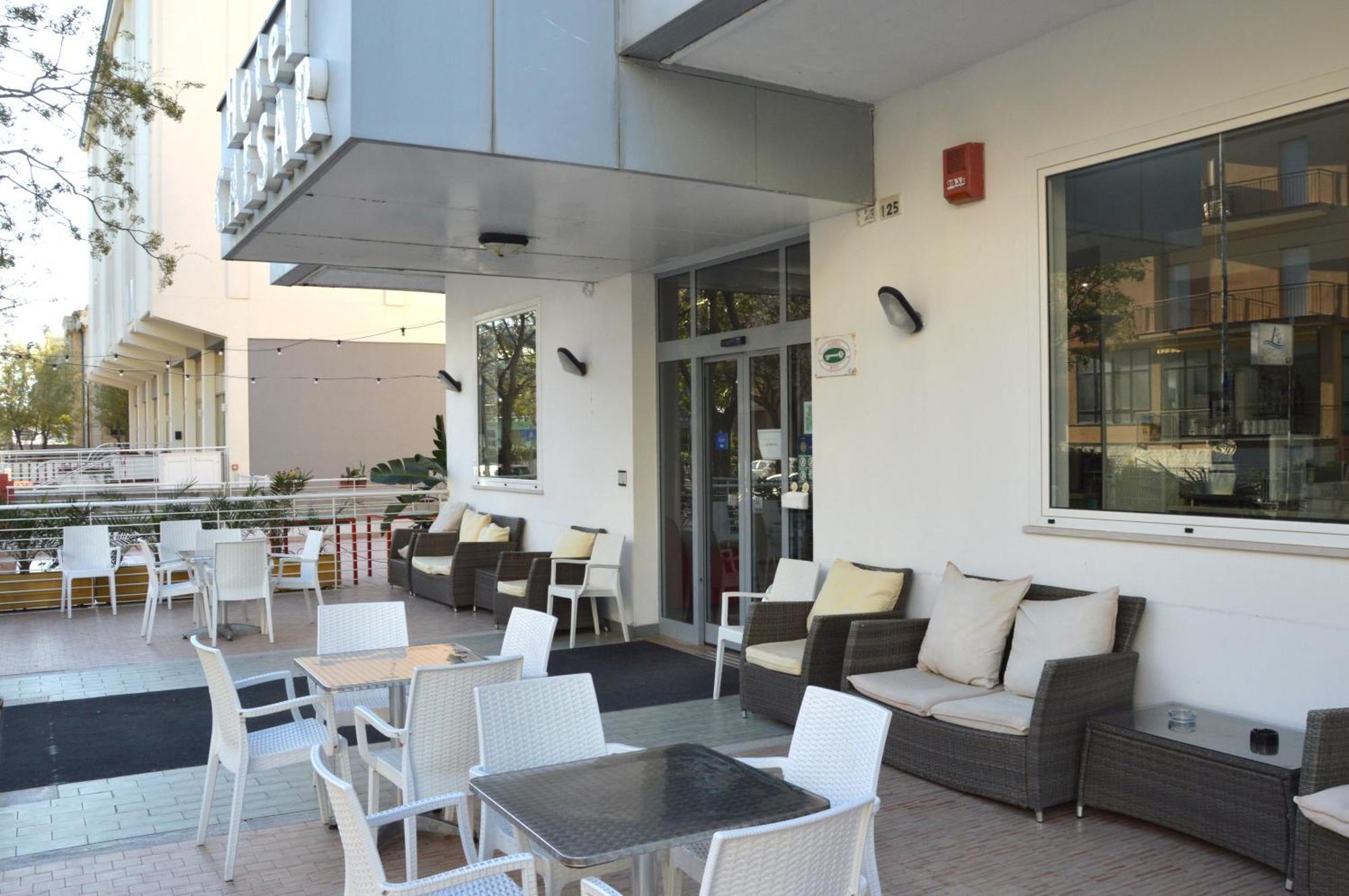 Hotel Caesar Pesaro Luaran gambar