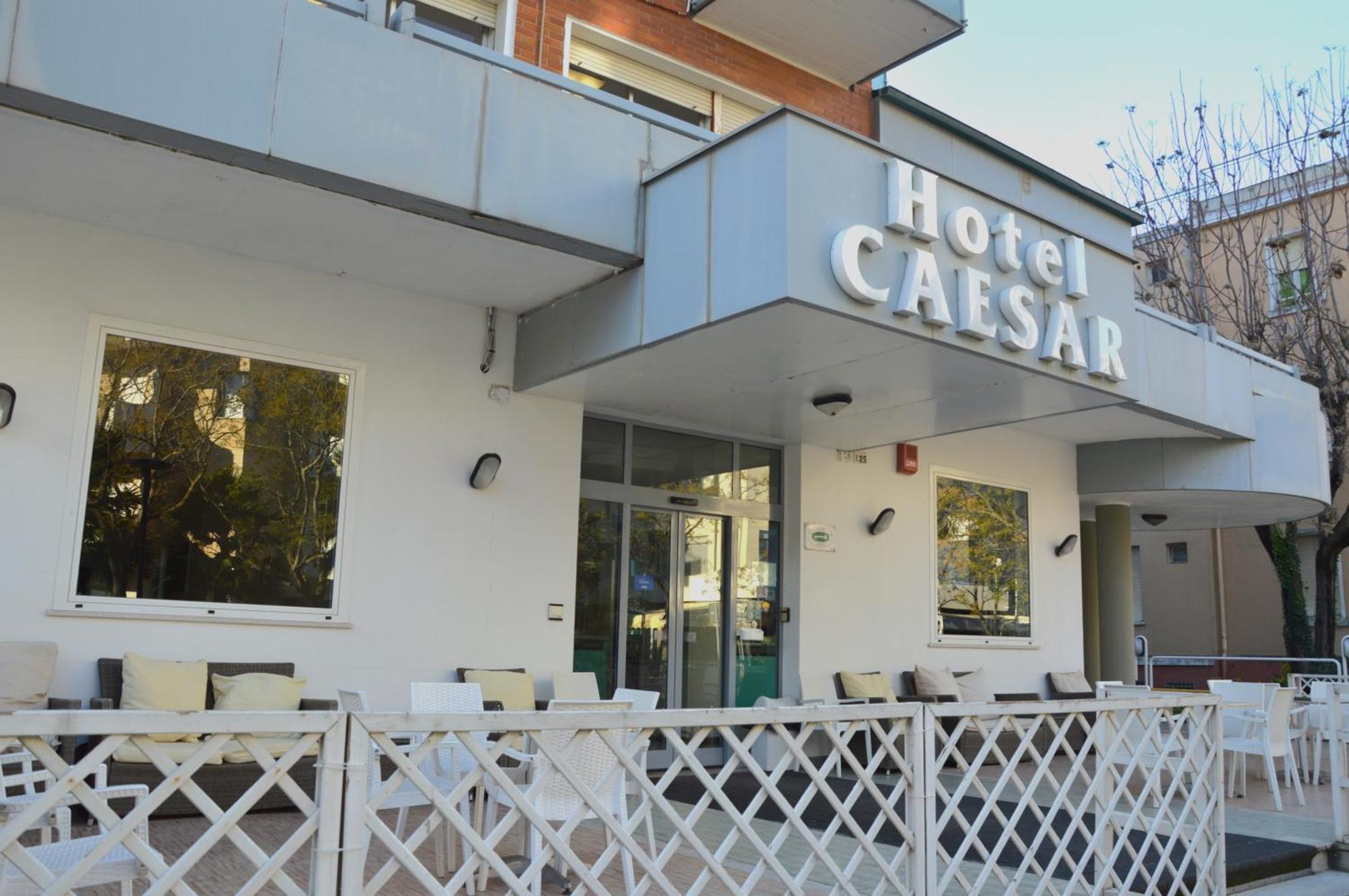 Hotel Caesar Pesaro Luaran gambar