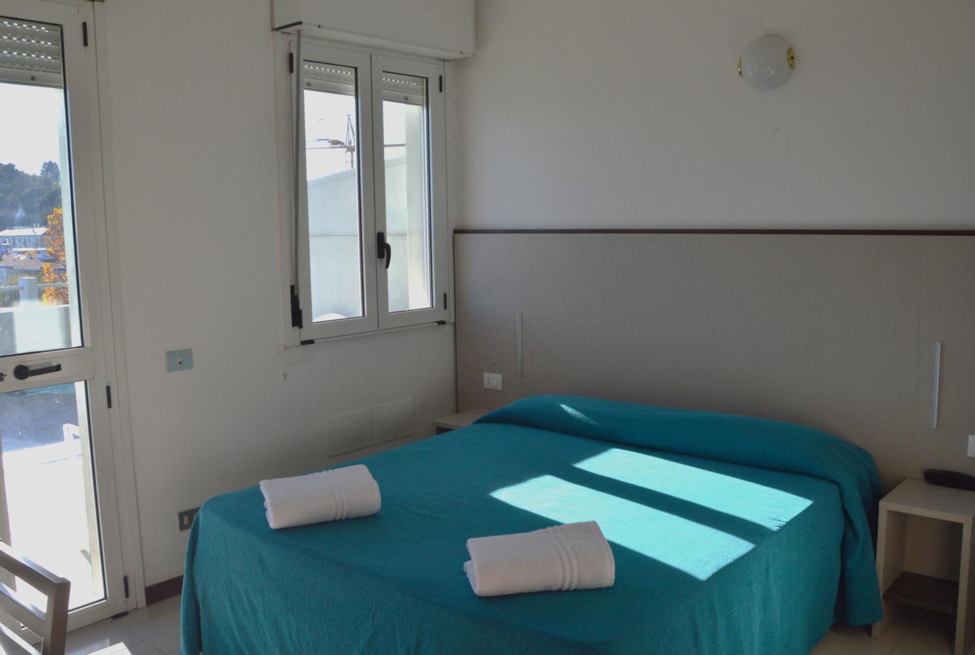 Hotel Caesar Pesaro Luaran gambar