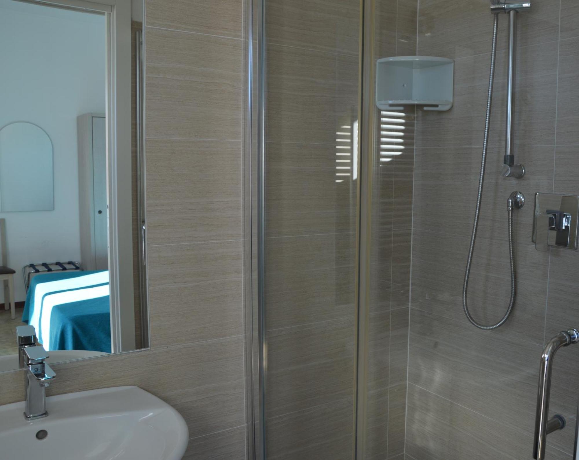 Hotel Caesar Pesaro Luaran gambar