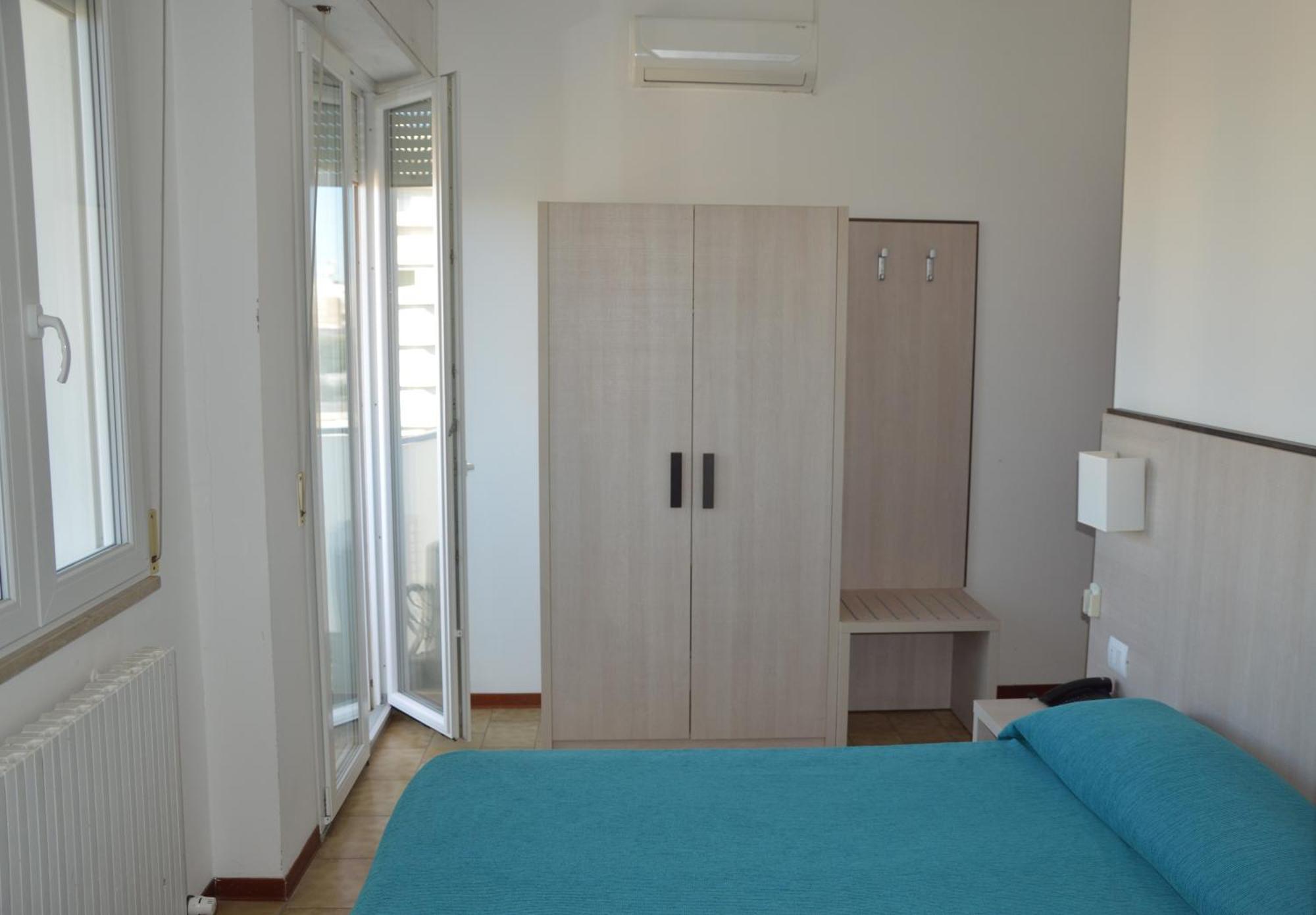 Hotel Caesar Pesaro Luaran gambar