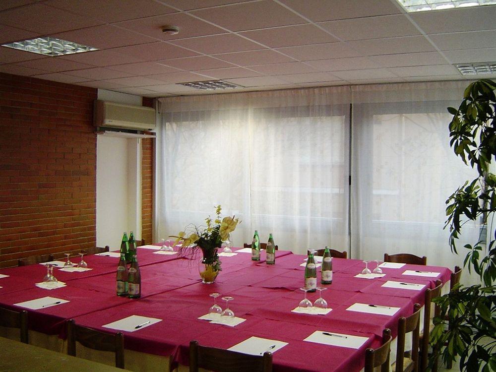 Hotel Caesar Pesaro Luaran gambar