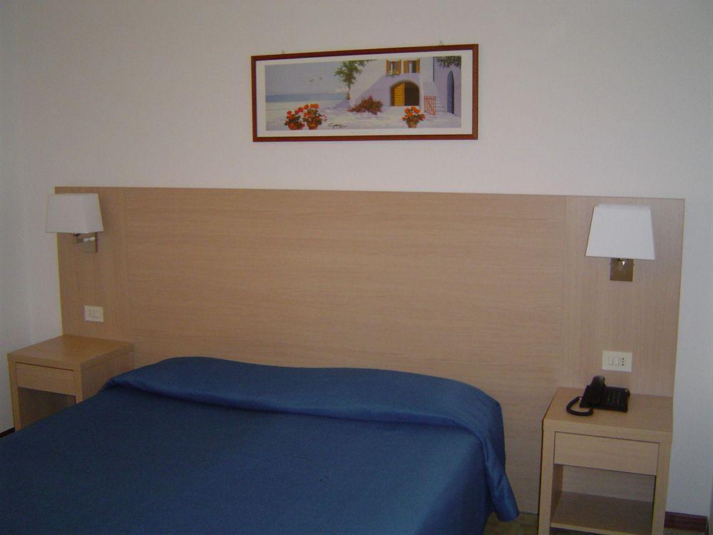 Hotel Caesar Pesaro Luaran gambar