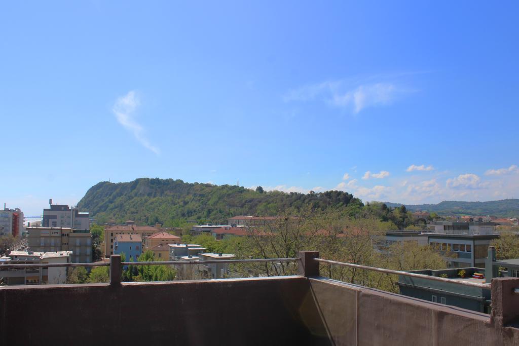 Hotel Caesar Pesaro Luaran gambar